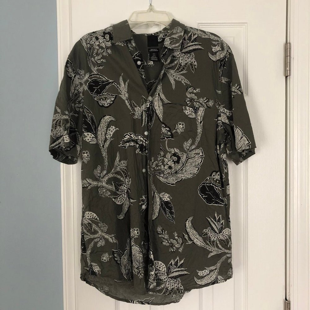 [H&M] H&M Floral Print Short sleeve button down - Regular Fit, Size M